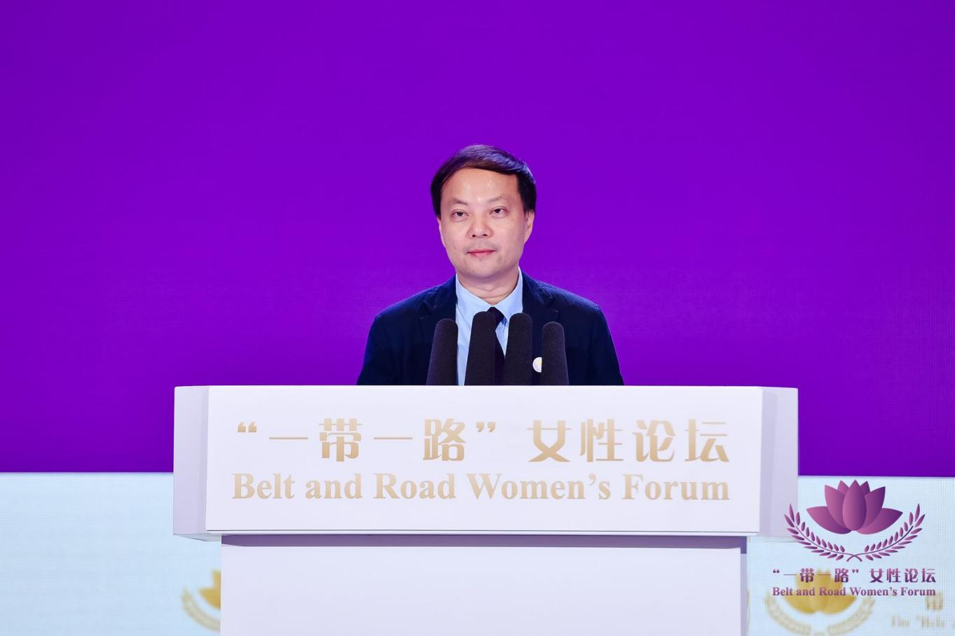 三亞市委副書記、市政府市長陳希出席第五屆“一帶一路”女性論壇開幕式并致辭